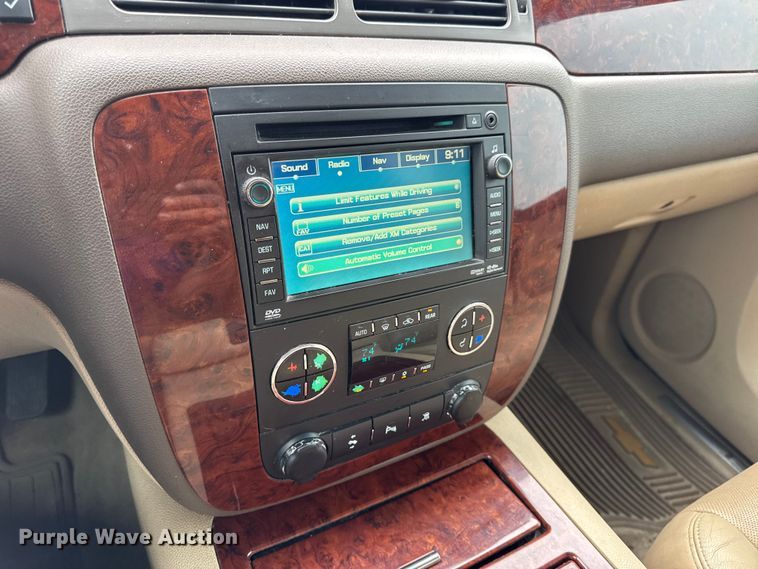 image for item DO2234 2011 Chevrolet Suburban 1500 SUV