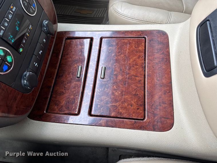 image for item DO2234 2011 Chevrolet Suburban 1500 SUV