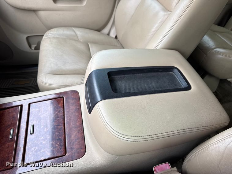 image for item DO2234 2011 Chevrolet Suburban 1500 SUV