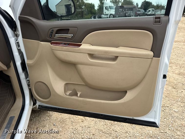 image for item DO2234 2011 Chevrolet Suburban 1500 SUV