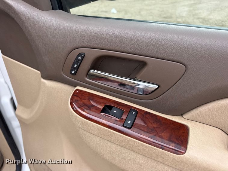 image for item DO2234 2011 Chevrolet Suburban 1500 SUV