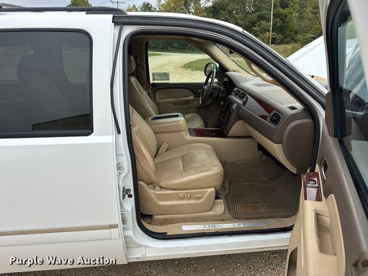 image for item DO2234 2011 Chevrolet Suburban 1500 SUV