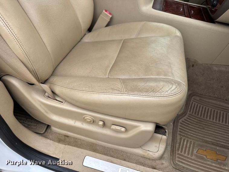 image for item DO2234 2011 Chevrolet Suburban 1500 SUV