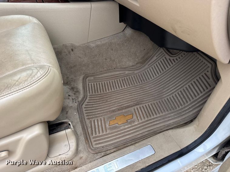 image for item DO2234 2011 Chevrolet Suburban 1500 SUV