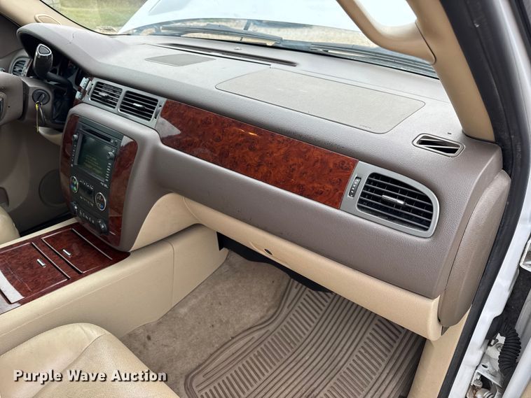 image for item DO2234 2011 Chevrolet Suburban 1500 SUV