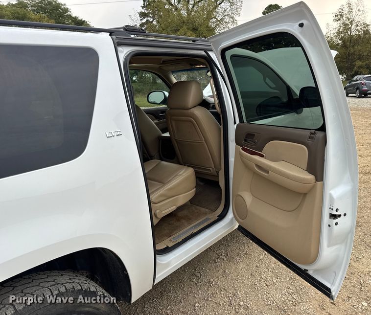 image for item DO2234 2011 Chevrolet Suburban 1500 SUV