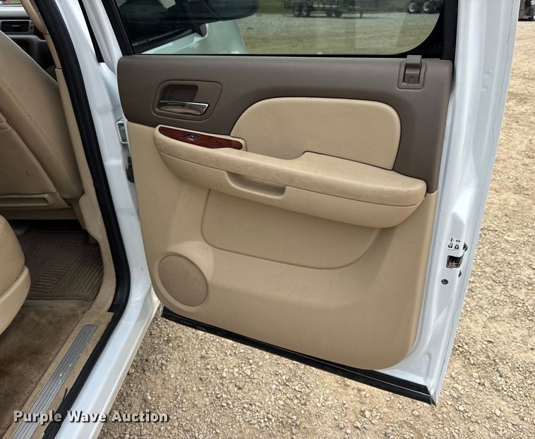 image for item DO2234 2011 Chevrolet Suburban 1500 SUV