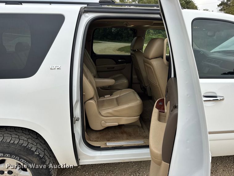 image for item DO2234 2011 Chevrolet Suburban 1500 SUV