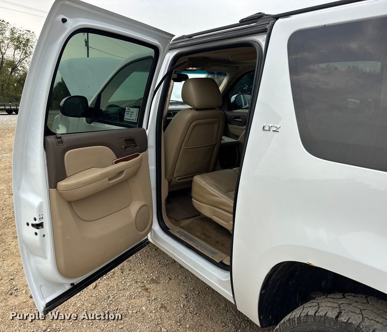 image for item DO2234 2011 Chevrolet Suburban 1500 SUV