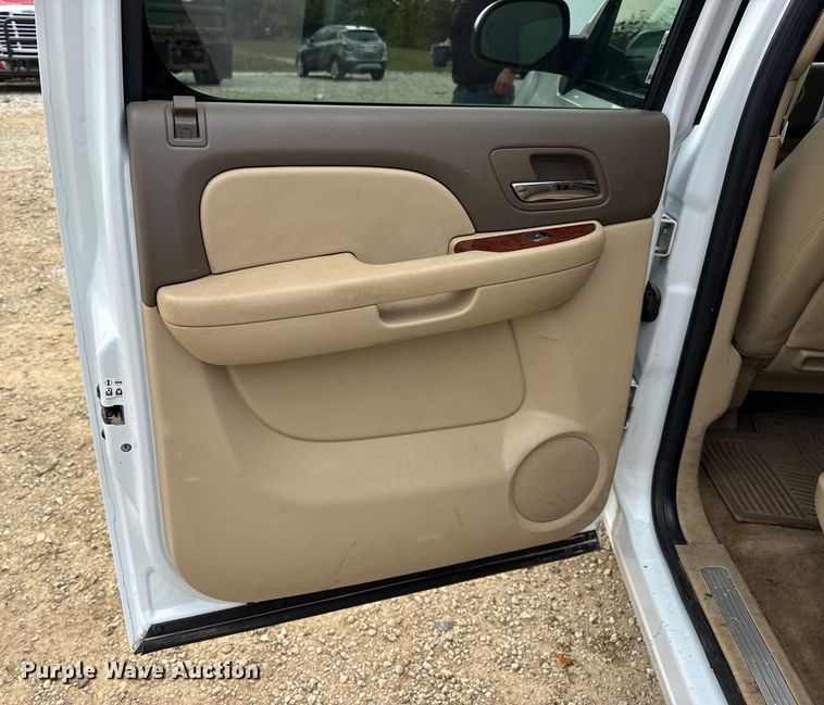 image for item DO2234 2011 Chevrolet Suburban 1500 SUV