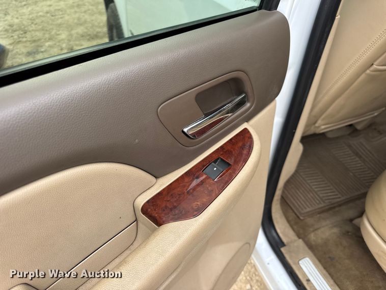 image for item DO2234 2011 Chevrolet Suburban 1500 SUV