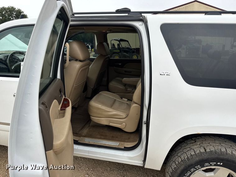 image for item DO2234 2011 Chevrolet Suburban 1500 SUV