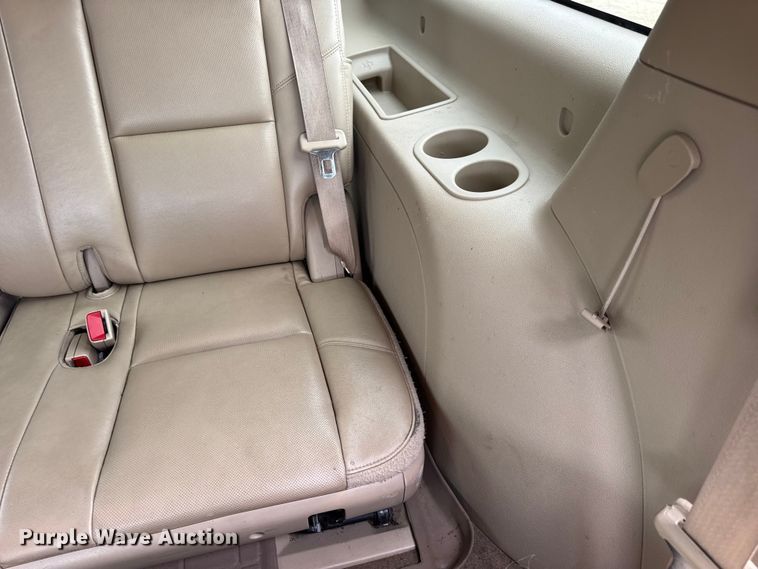 image for item DO2234 2011 Chevrolet Suburban 1500 SUV