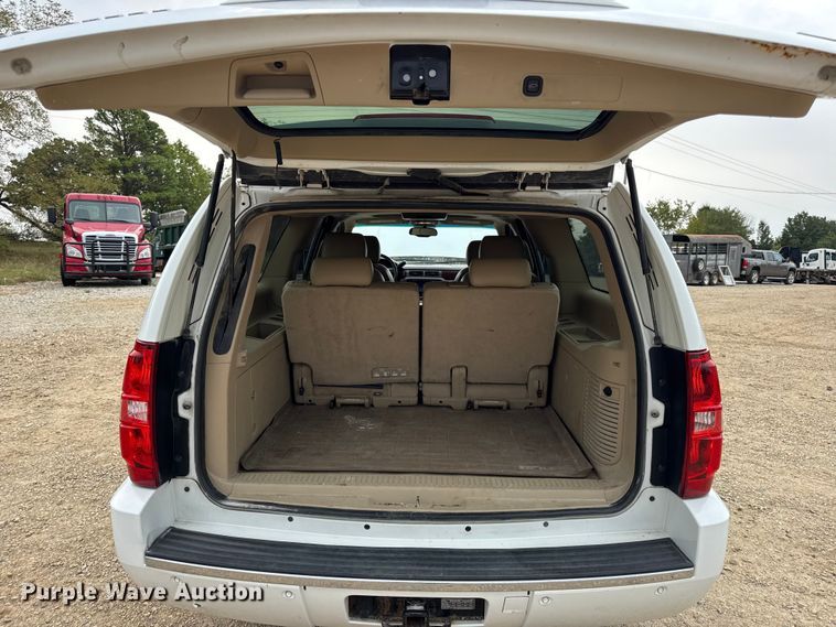 image for item DO2234 2011 Chevrolet Suburban 1500 SUV