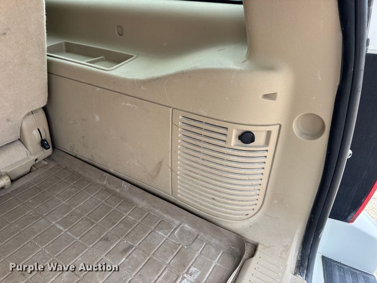 image for item DO2234 2011 Chevrolet Suburban 1500 SUV