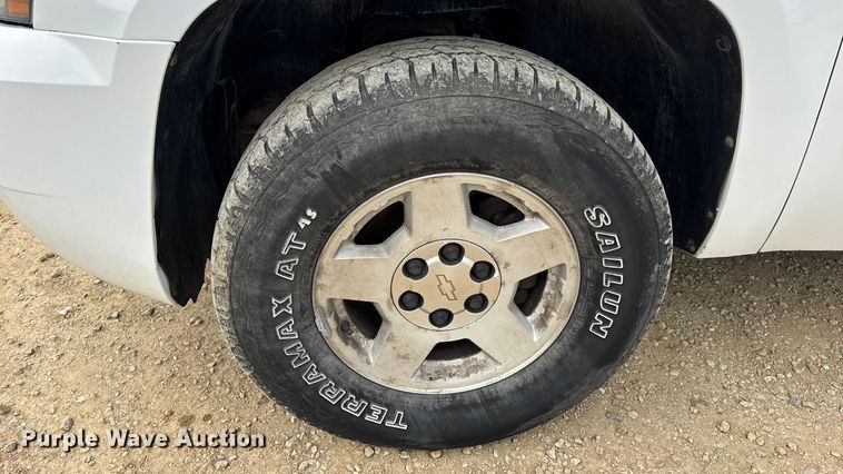 image for item DO2234 2011 Chevrolet Suburban 1500 SUV