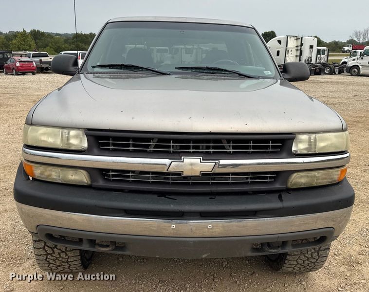 image for item DO2235 2001 Chevrolet Silverado 1500 Ext. Cab pickup truck