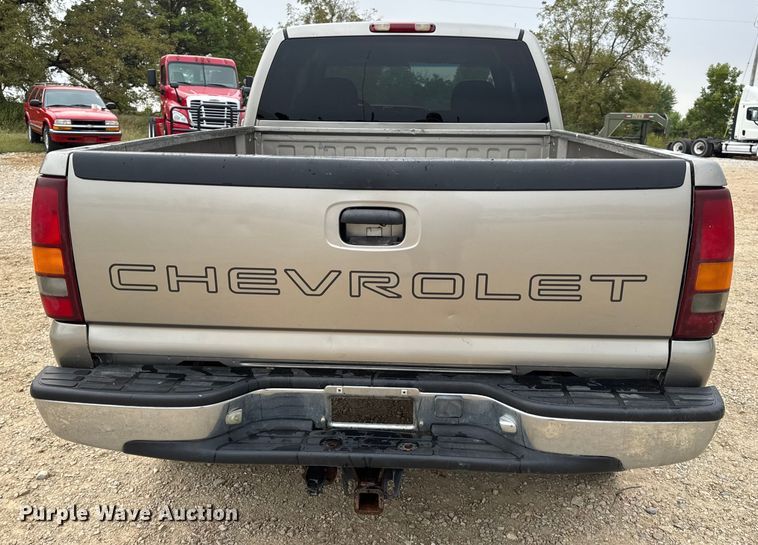 image for item DO2235 2001 Chevrolet Silverado 1500 Ext. Cab pickup truck