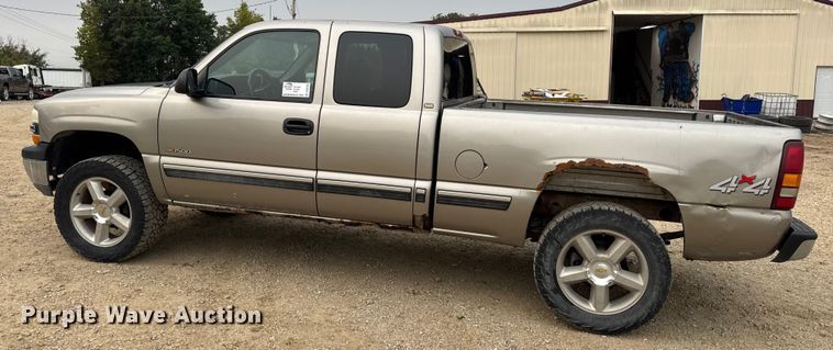 image for item DO2235 2001 Chevrolet Silverado 1500 Ext. Cab pickup truck