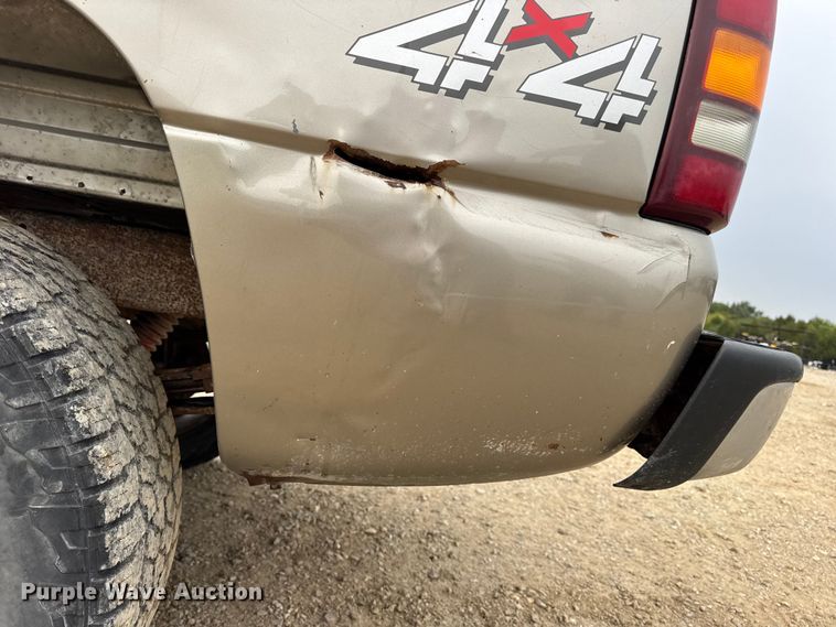 image for item DO2235 2001 Chevrolet Silverado 1500 Ext. Cab pickup truck