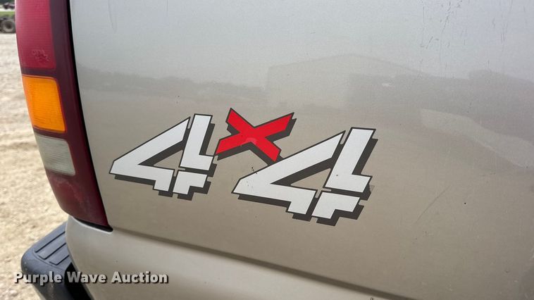 image for item DO2235 2001 Chevrolet Silverado 1500 Ext. Cab pickup truck