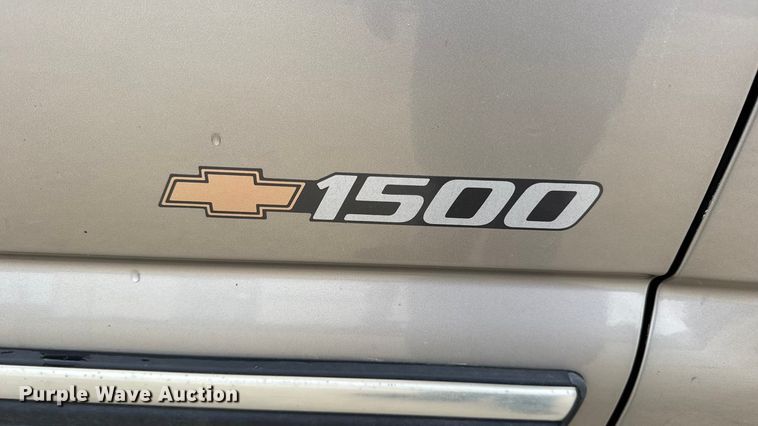 image for item DO2235 2001 Chevrolet Silverado 1500 Ext. Cab pickup truck