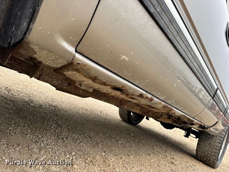 image for item DO2235 2001 Chevrolet Silverado 1500 Ext. Cab pickup truck