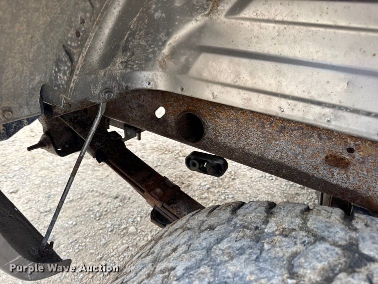 image for item DO2235 2001 Chevrolet Silverado 1500 Ext. Cab pickup truck