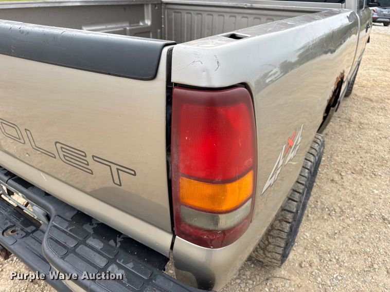 image for item DO2235 2001 Chevrolet Silverado 1500 Ext. Cab pickup truck