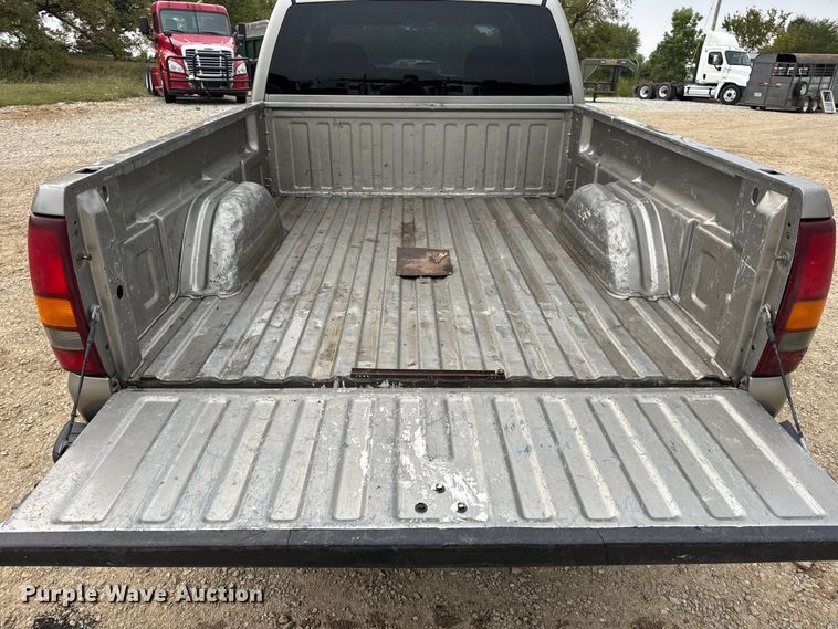 image for item DO2235 2001 Chevrolet Silverado 1500 Ext. Cab pickup truck