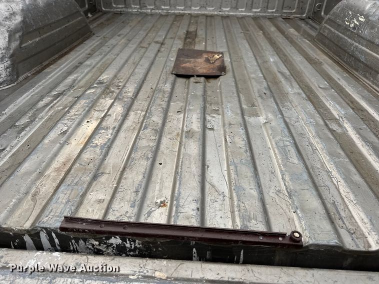 image for item DO2235 2001 Chevrolet Silverado 1500 Ext. Cab pickup truck