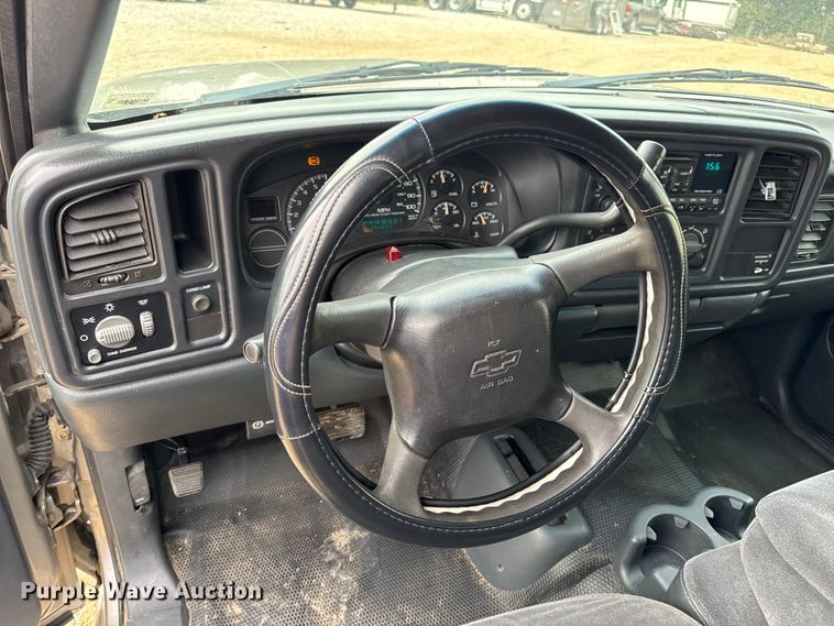 image for item DO2235 2001 Chevrolet Silverado 1500 Ext. Cab pickup truck