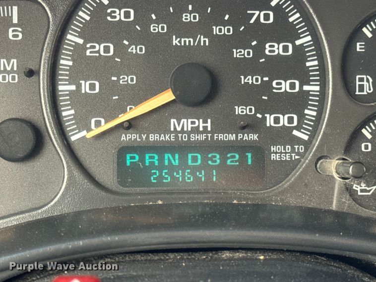 image for item DO2235 2001 Chevrolet Silverado 1500 Ext. Cab pickup truck