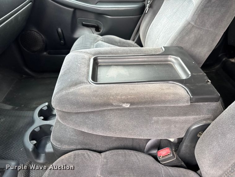 image for item DO2235 2001 Chevrolet Silverado 1500 Ext. Cab pickup truck