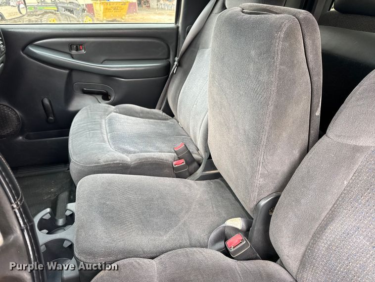 image for item DO2235 2001 Chevrolet Silverado 1500 Ext. Cab pickup truck