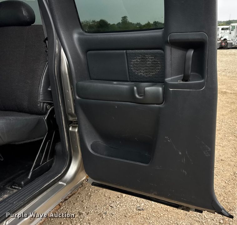 image for item DO2235 2001 Chevrolet Silverado 1500 Ext. Cab pickup truck