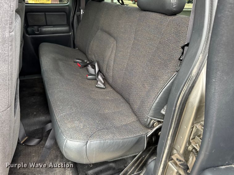 image for item DO2235 2001 Chevrolet Silverado 1500 Ext. Cab pickup truck