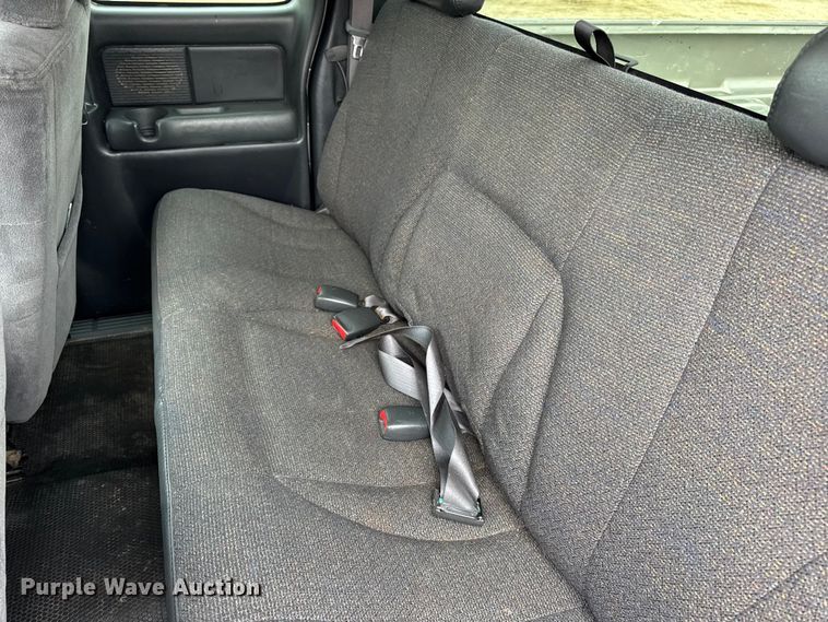 image for item DO2235 2001 Chevrolet Silverado 1500 Ext. Cab pickup truck