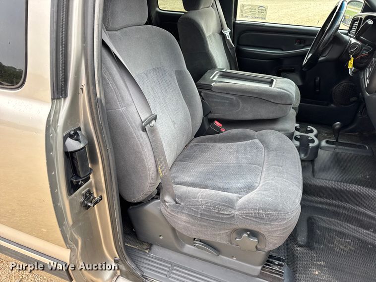 image for item DO2235 2001 Chevrolet Silverado 1500 Ext. Cab pickup truck