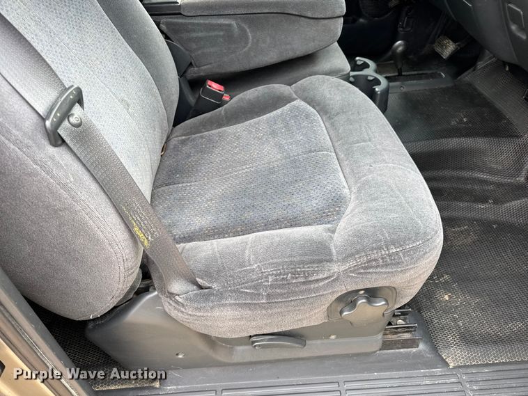 image for item DO2235 2001 Chevrolet Silverado 1500 Ext. Cab pickup truck