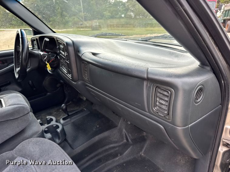 image for item DO2235 2001 Chevrolet Silverado 1500 Ext. Cab pickup truck