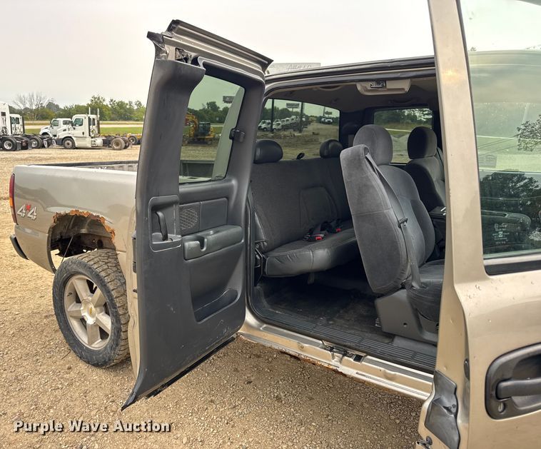 image for item DO2235 2001 Chevrolet Silverado 1500 Ext. Cab pickup truck