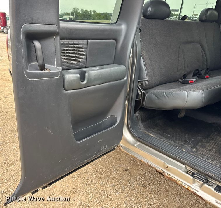 image for item DO2235 2001 Chevrolet Silverado 1500 Ext. Cab pickup truck