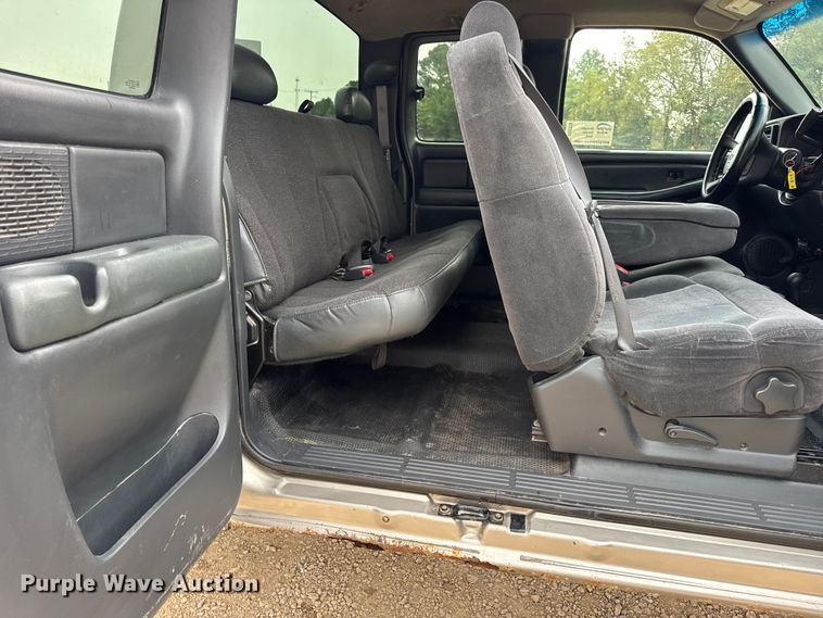 image for item DO2235 2001 Chevrolet Silverado 1500 Ext. Cab pickup truck
