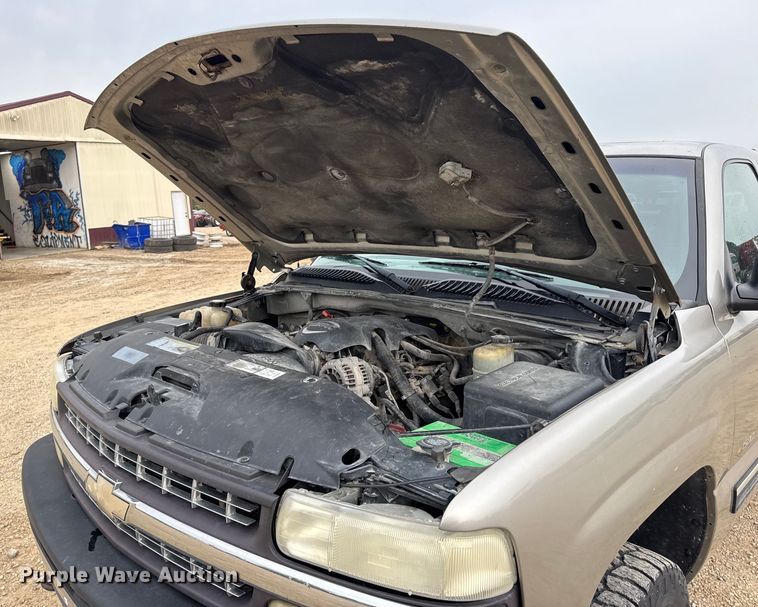 image for item DO2235 2001 Chevrolet Silverado 1500 Ext. Cab pickup truck