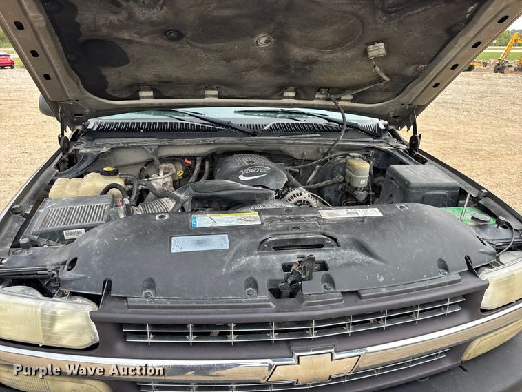 image for item DO2235 2001 Chevrolet Silverado 1500 Ext. Cab pickup truck