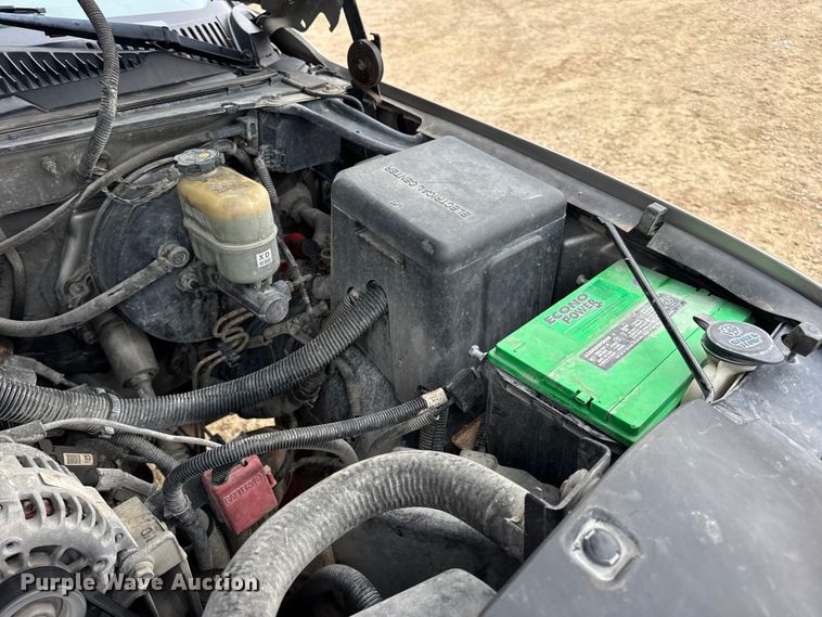 image for item DO2235 2001 Chevrolet Silverado 1500 Ext. Cab pickup truck