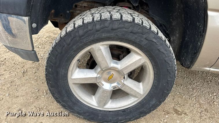 image for item DO2235 2001 Chevrolet Silverado 1500 Ext. Cab pickup truck