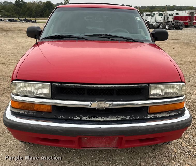 image for item DO2237 2000 Chevrolet Blazer LS SUV