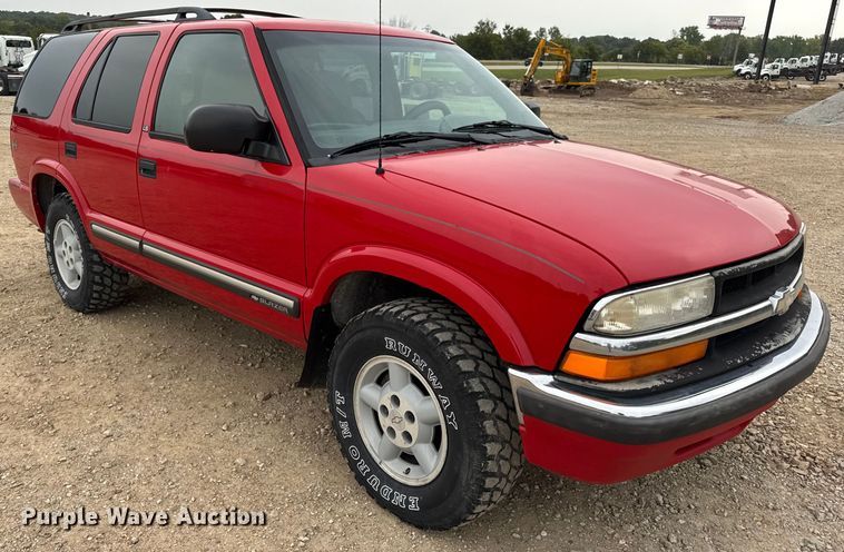 image for item DO2237 2000 Chevrolet Blazer LS SUV